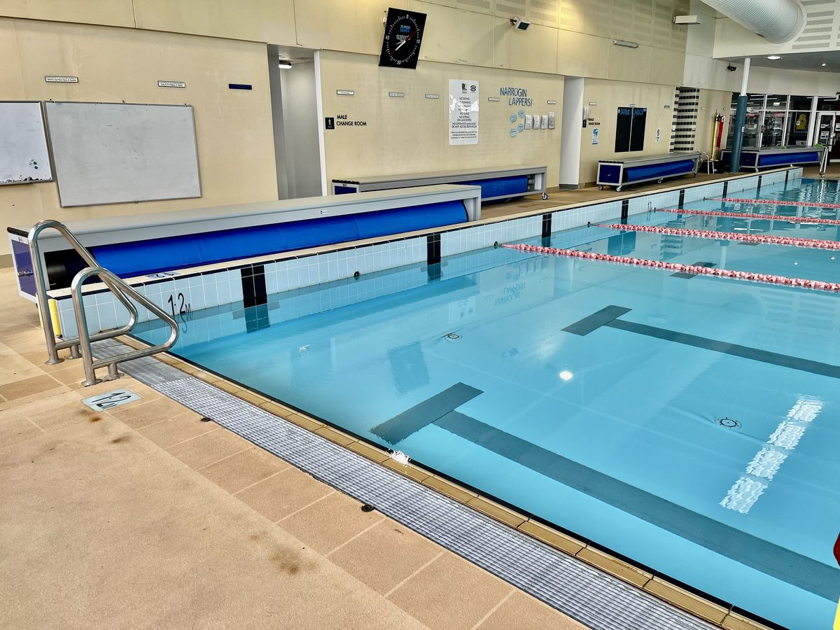 Commercial pool cover installation at Narrogin